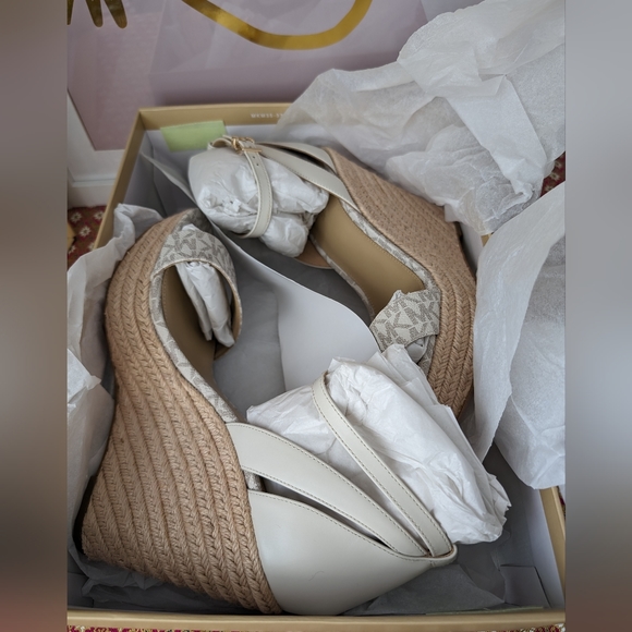NIB Michael Kors monogram wedges - Picture 5 of 6